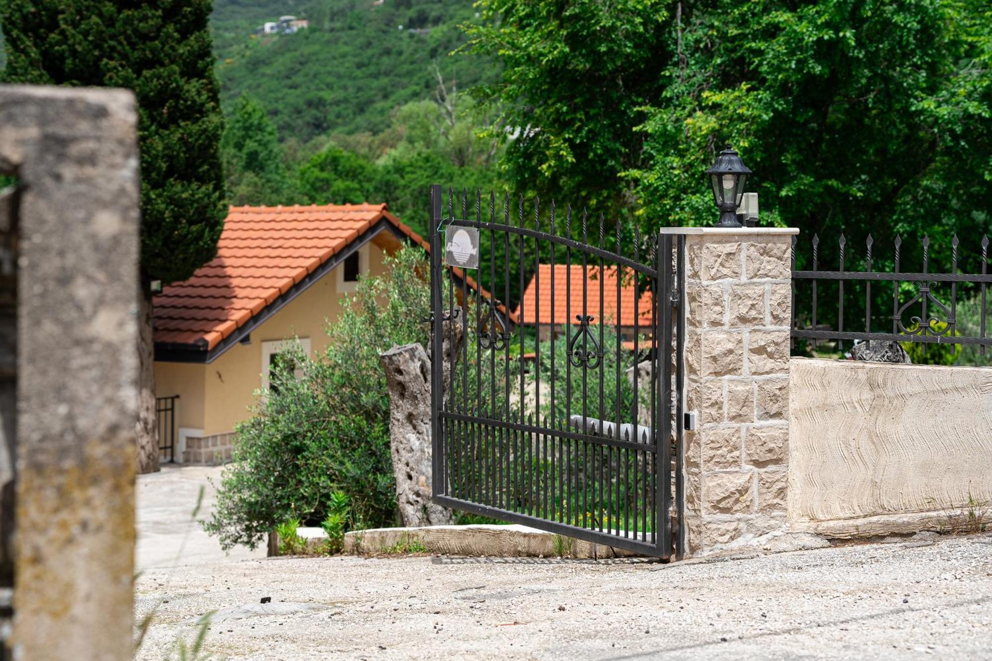 Sunset & Sunrise Villas In Stanisici-Two Villas With Common Pool Будва Екстер'єр фото